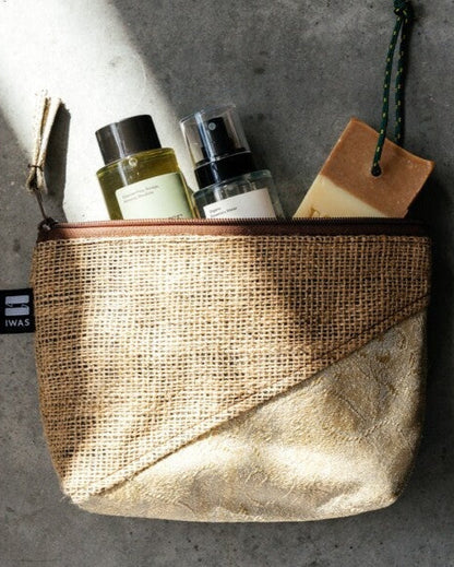 toilettaske af genanvendt kaffesæk og lærred