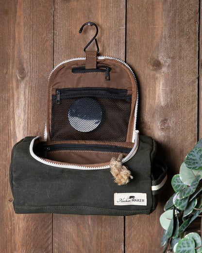 Kenai toilettaske fra Alaskan Maker voksbehandlet canvas genbrugte plastflasker