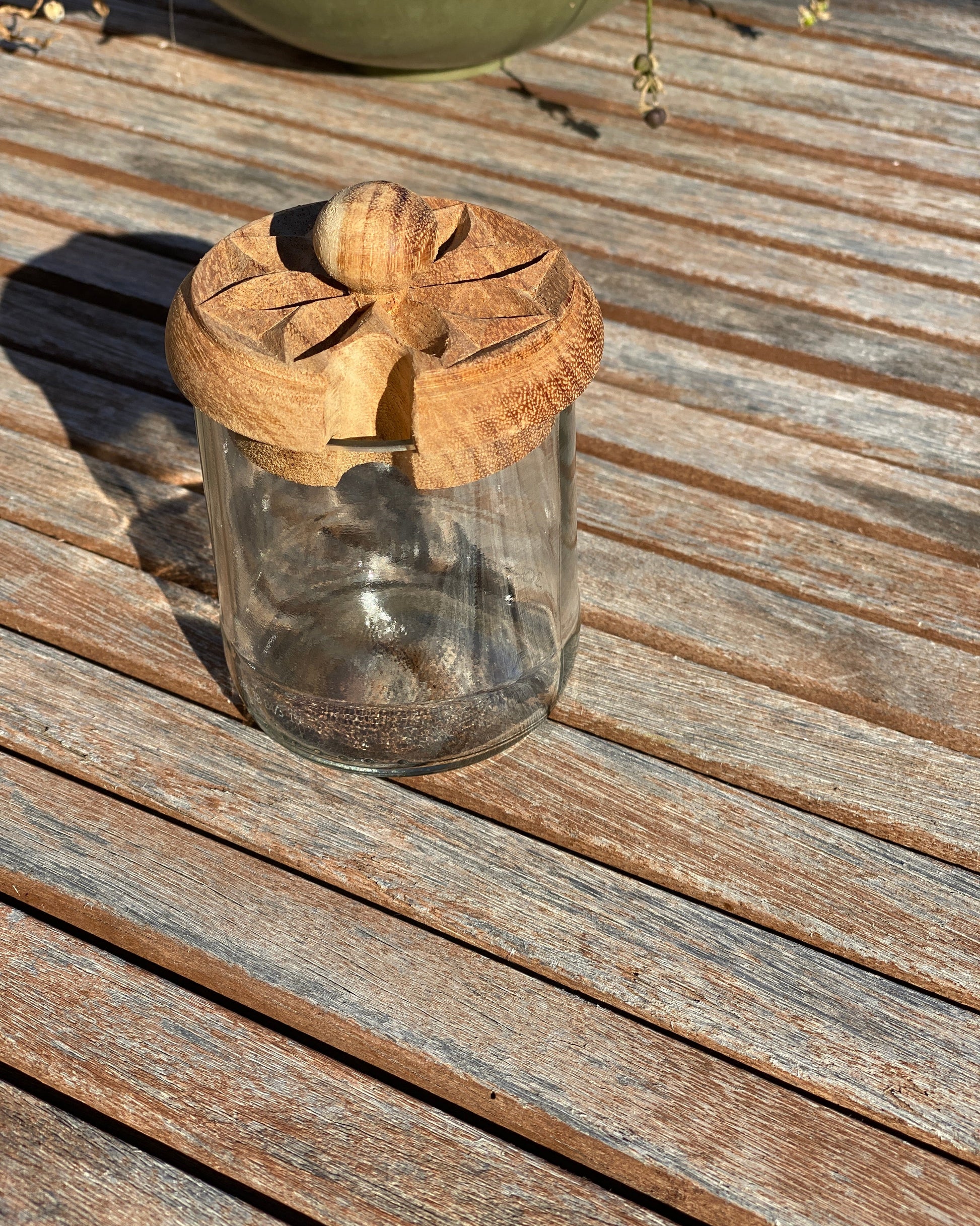 Glas af genbrugte vinflasker – upcyclet design |zirCular