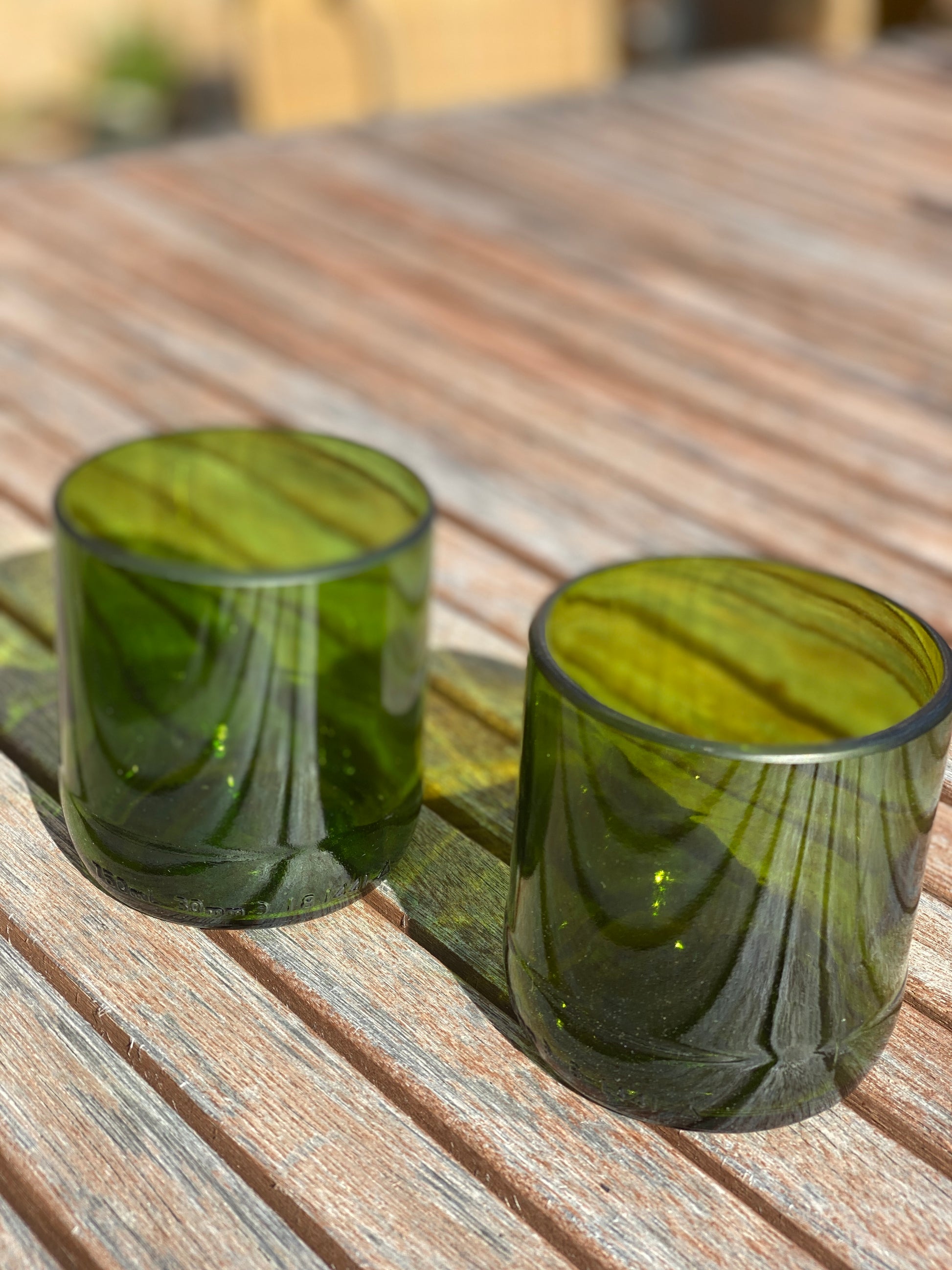 Glas af genbrugte vinflasker – upcyclet design | ZirCular