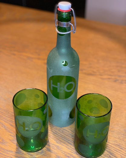 Upcycled H2O vandglasogflaske