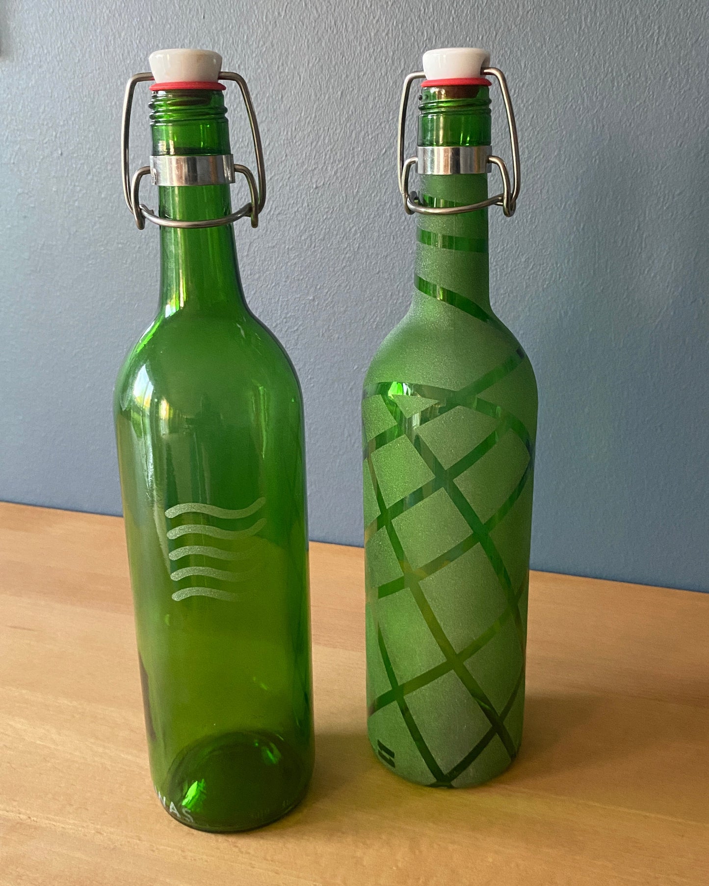 Vandflaske med patentlåg "Criss Cross"