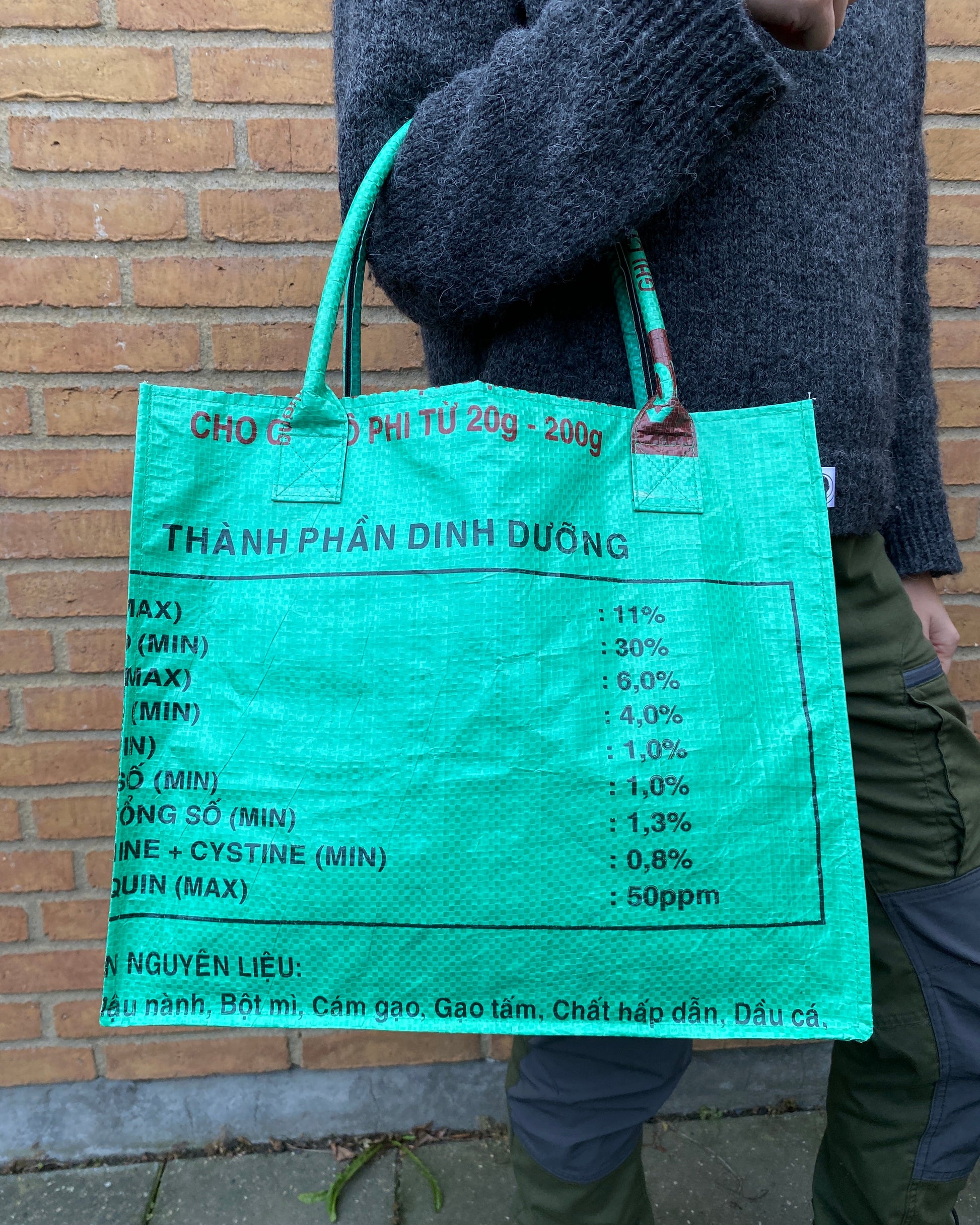 Indkøbstaske i genbrugte materialer