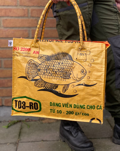 Indkøbstaske i genbrugte materialer