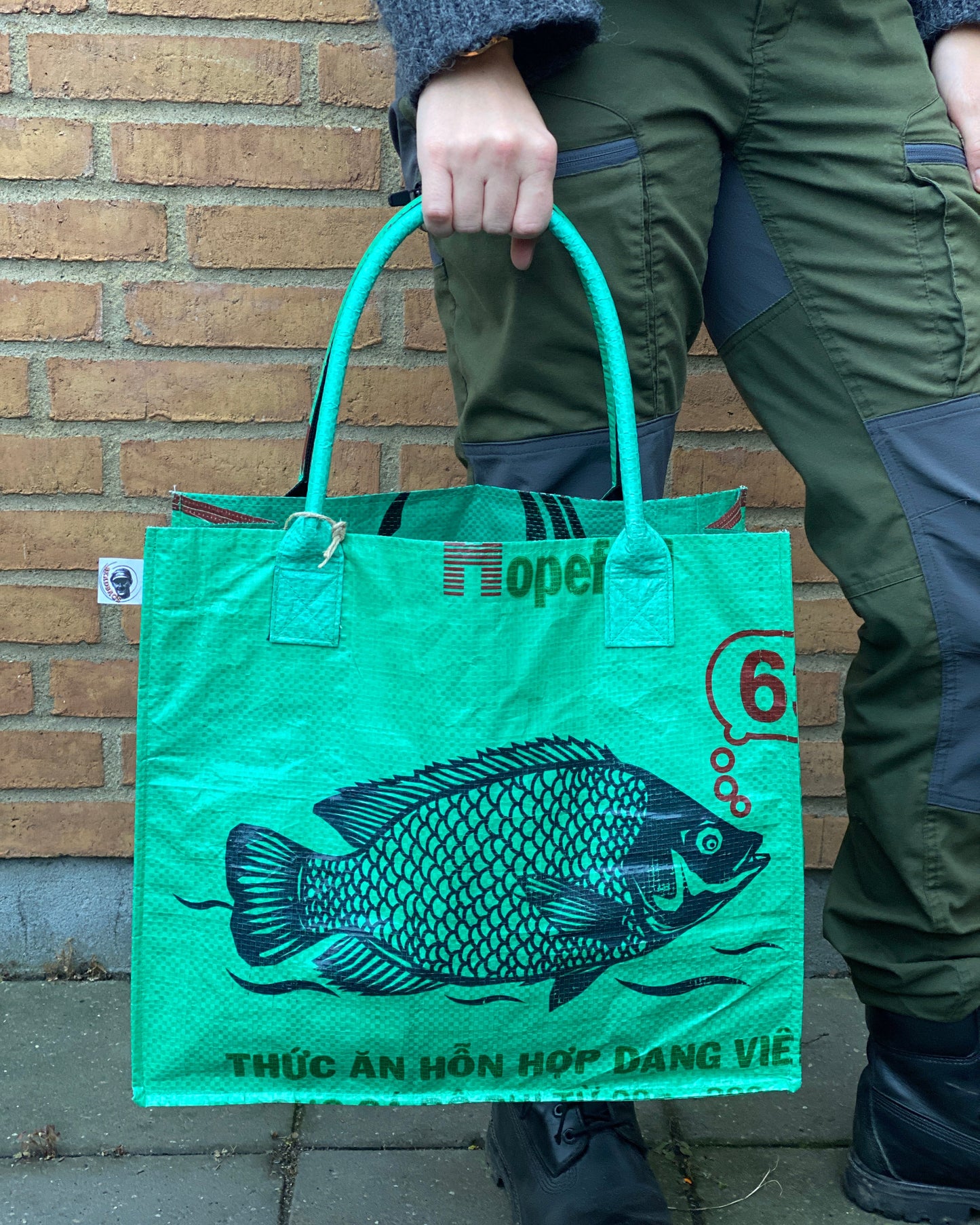 Indkøbstaske i genbrugte materialer