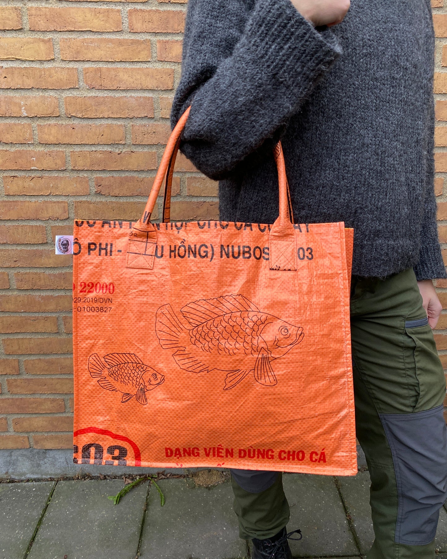 Indkøbstaske i genbrugte materialer