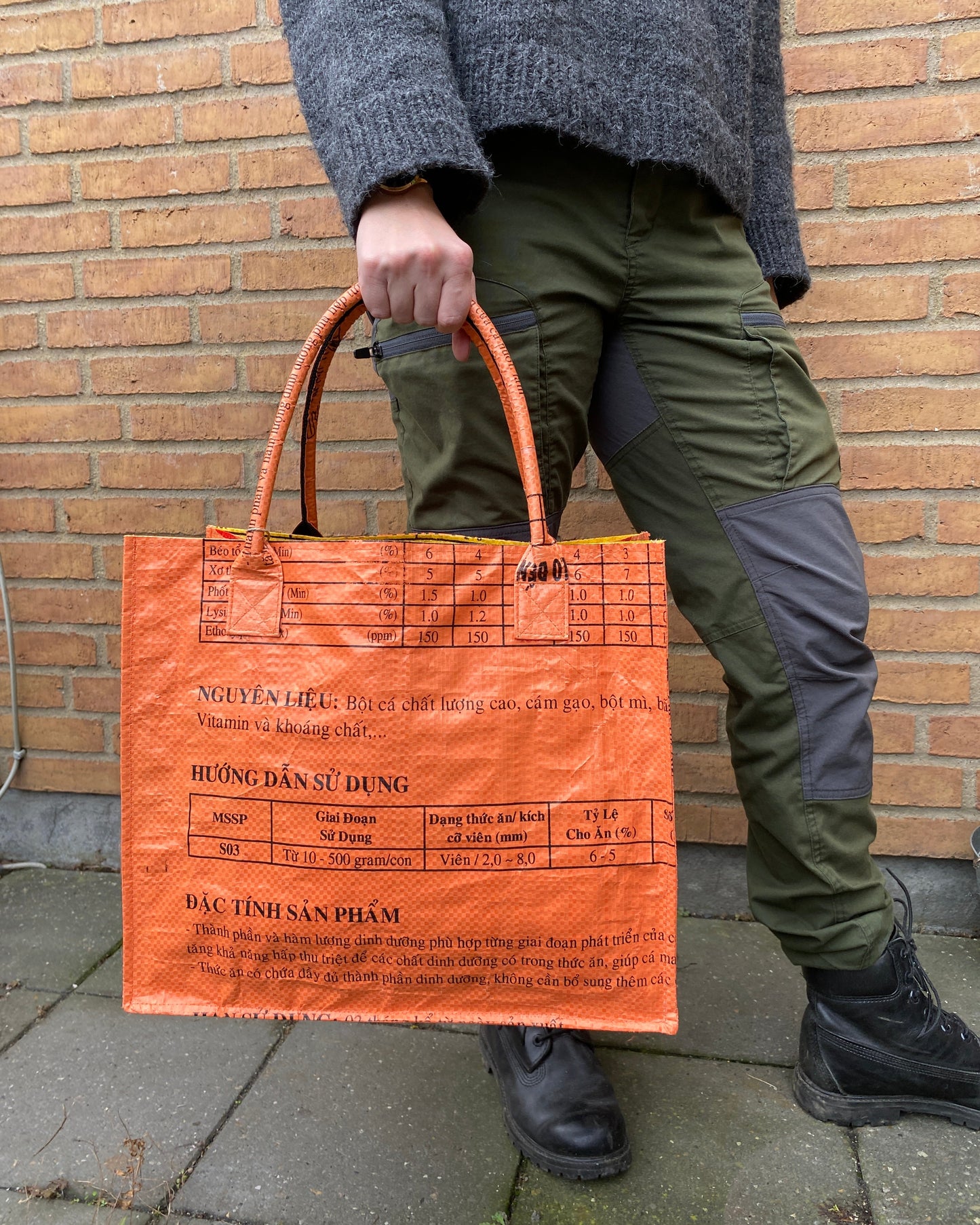 Indkøbstaske i genbrugte materialer