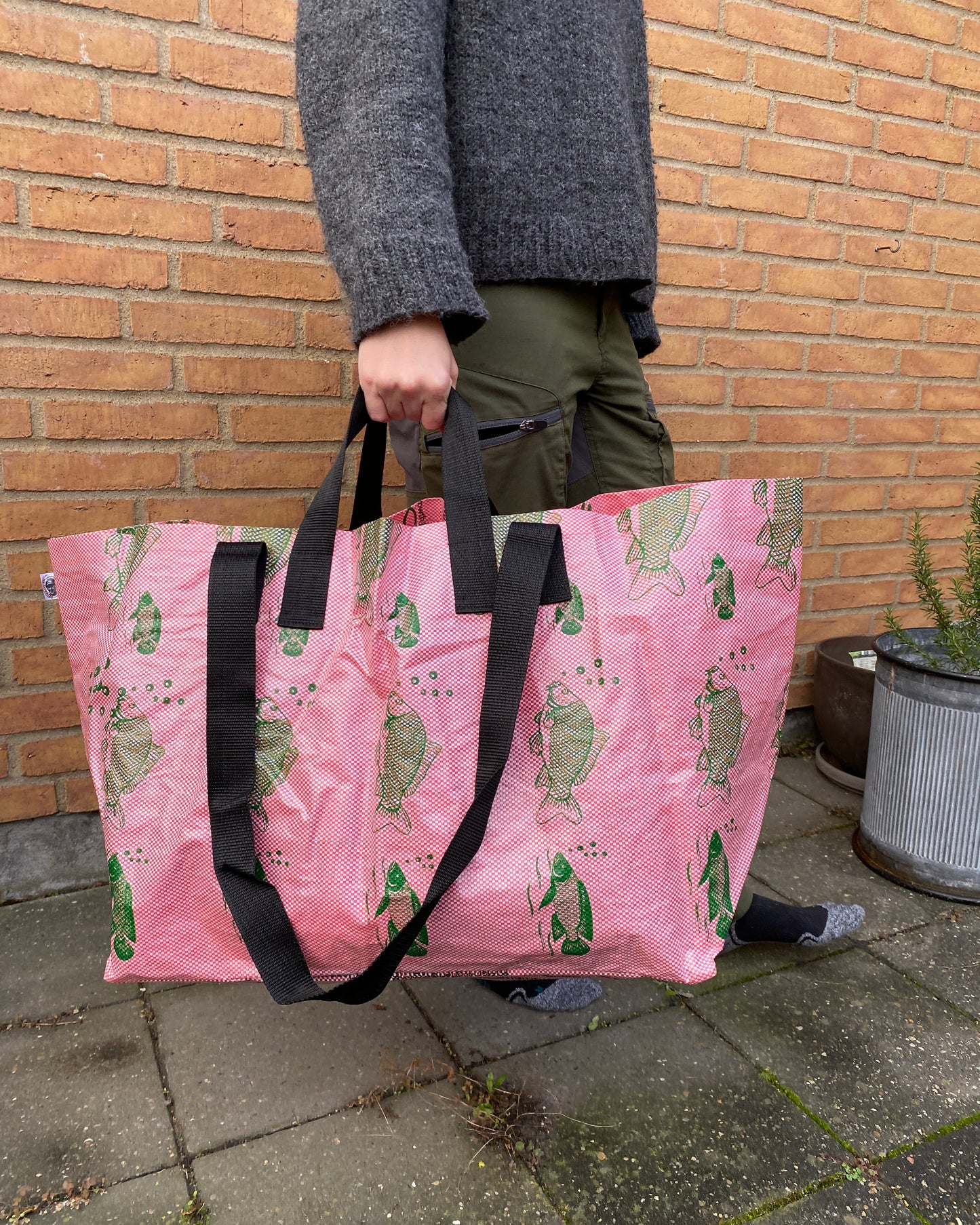 Multifunktionstaske i genbrugte materialer