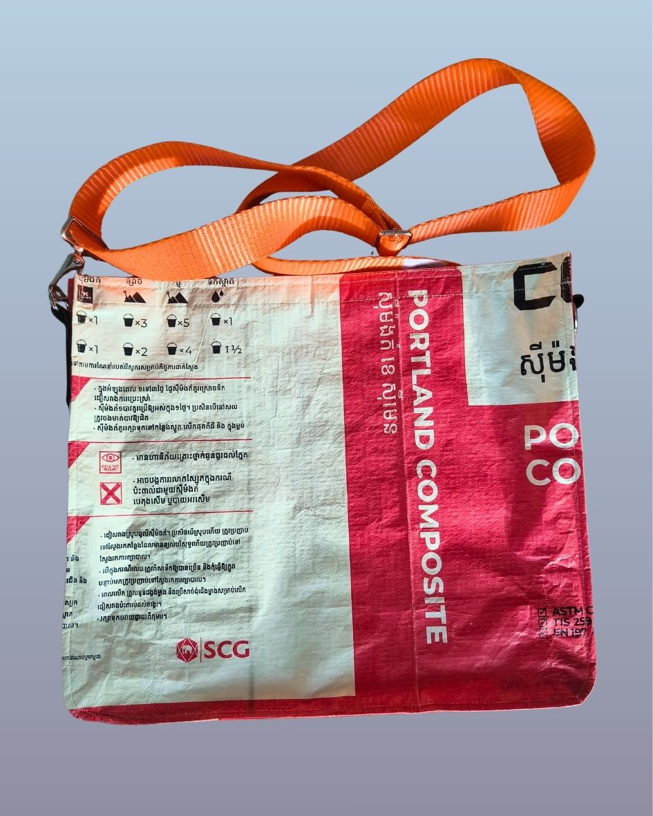 skuldertaske i gebrugte materialer