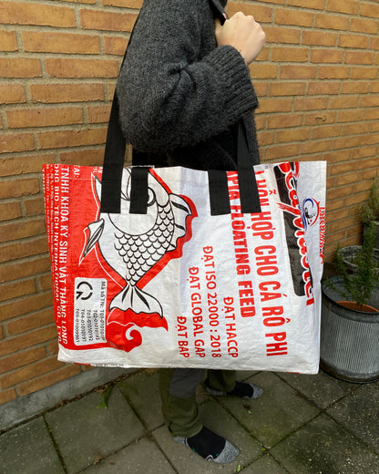 Multifunktionstaske i genbrugte materialer