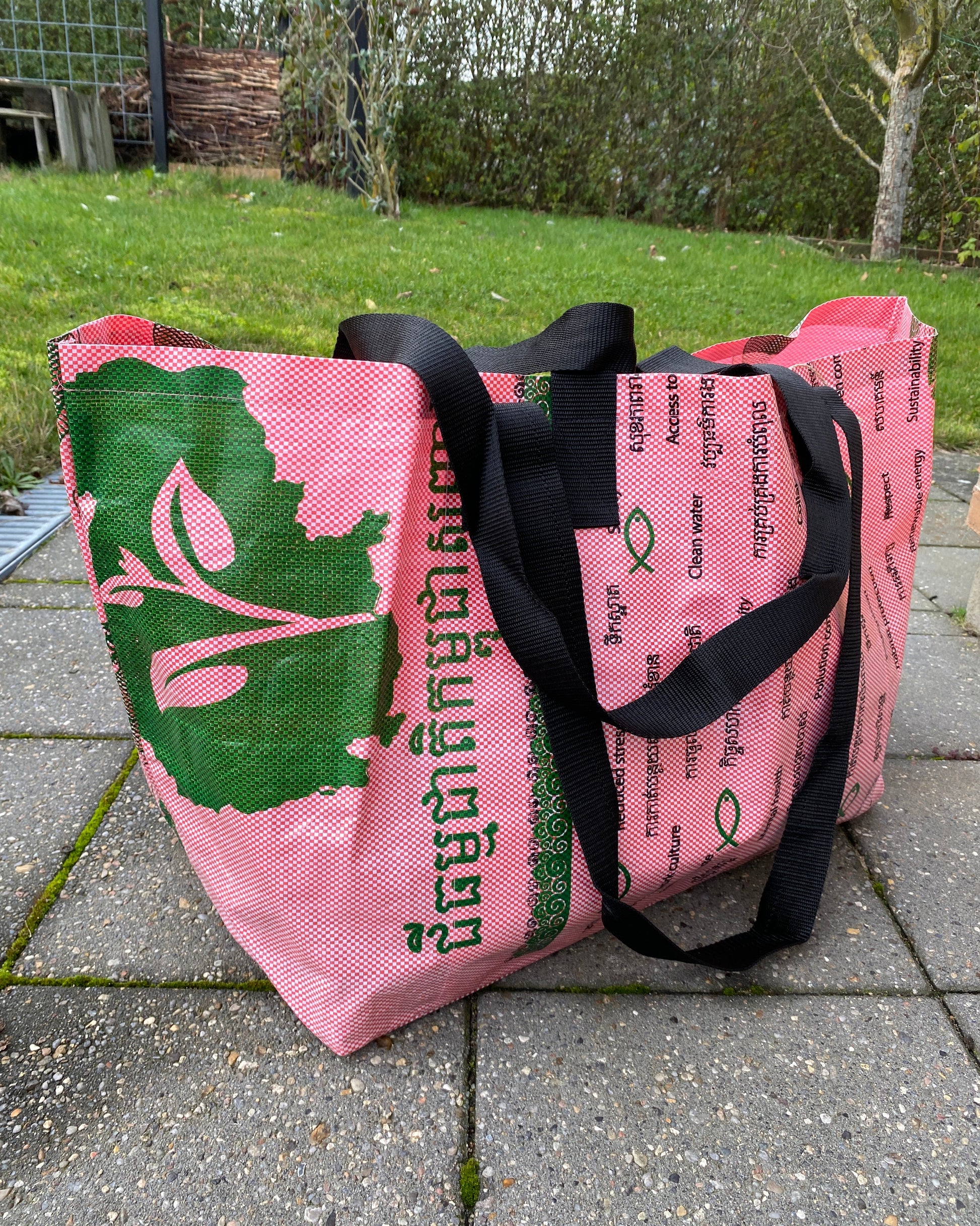 Multifunktionstaske i genbrugte materialer