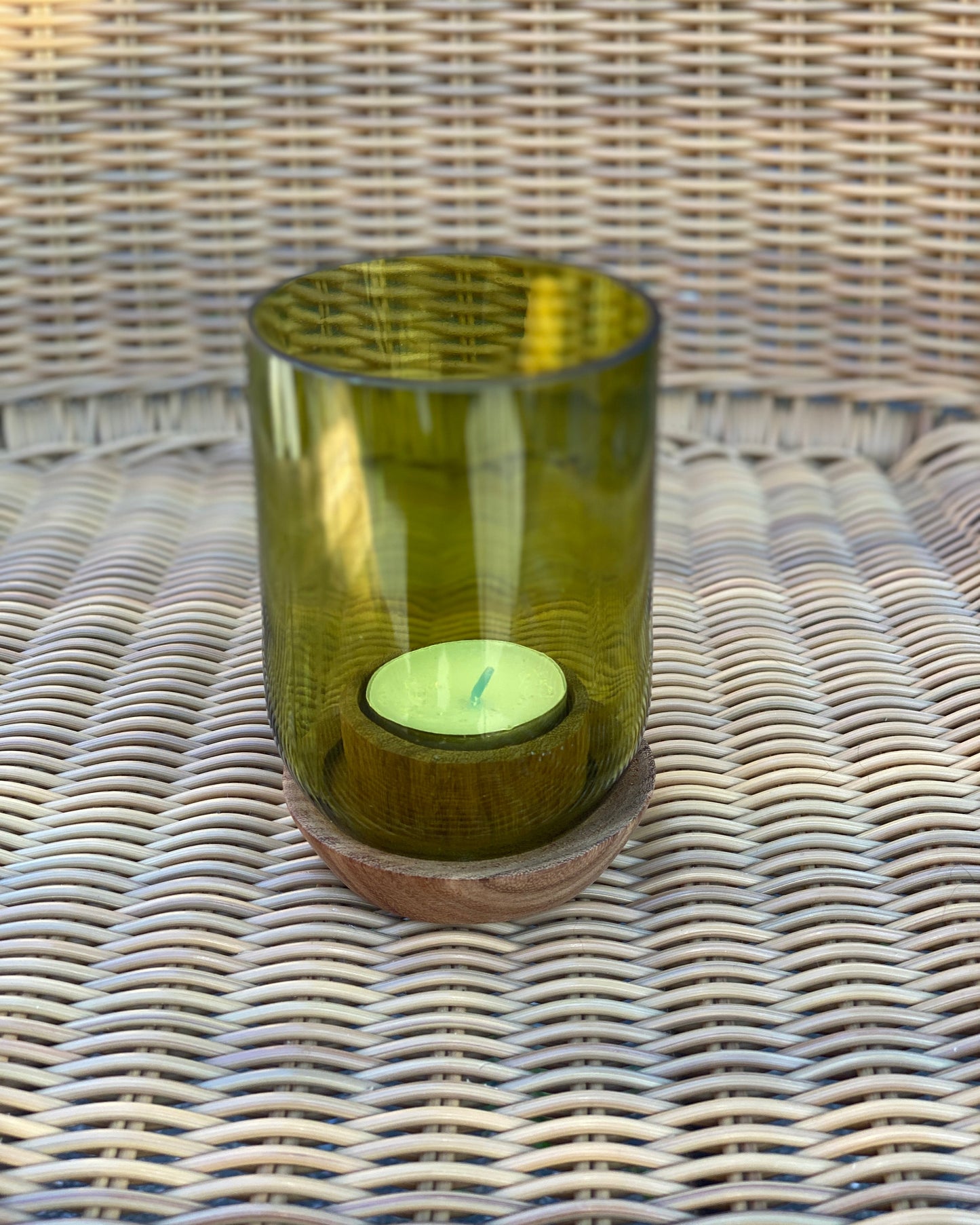 Glas af genbrugte vinflasker – upcyclet design | ZirCular