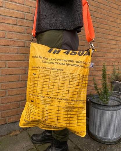 Universaltaske i genbrugte materialer