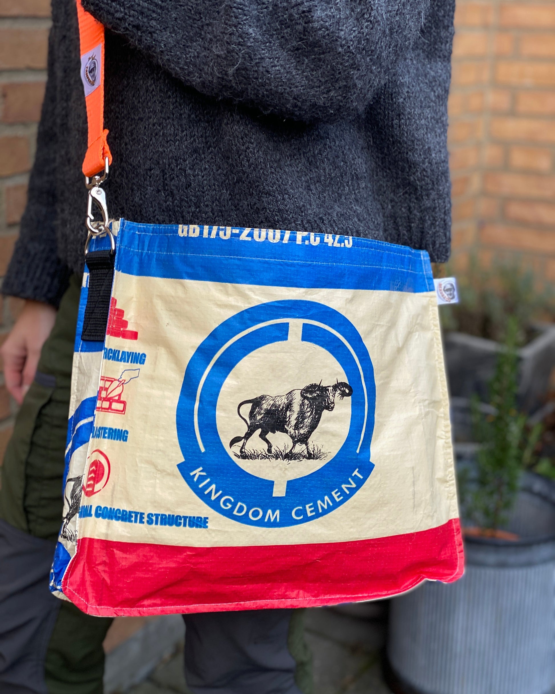 Beadbags skuldertaske bæredygtighed upcycling