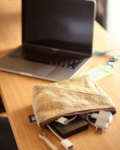 toilettaske af genanvendt kaffesæk og lærred