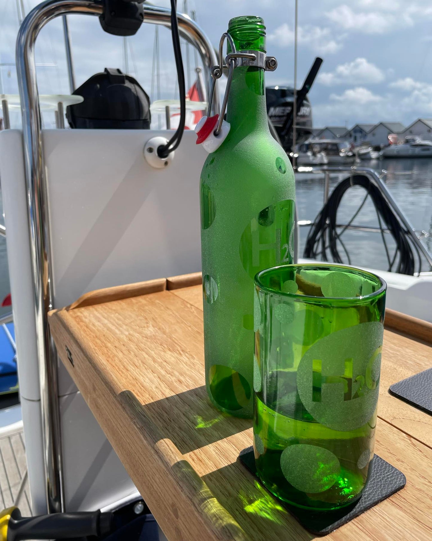 “H2O” Vandflaske og 2 drikkeglas - sæt